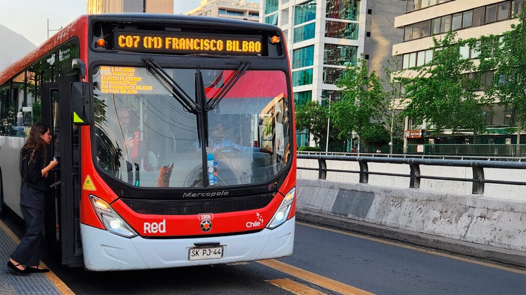 Capital do Chile inova com publicidade em sistema de informações em ônibus 2 Capital do Chile inova com publicidade em sistema de informações em ônibus