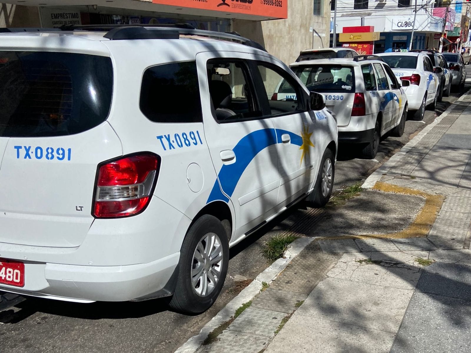 Natal abre edital para táxis adaptados destinados a condutores com deficiência