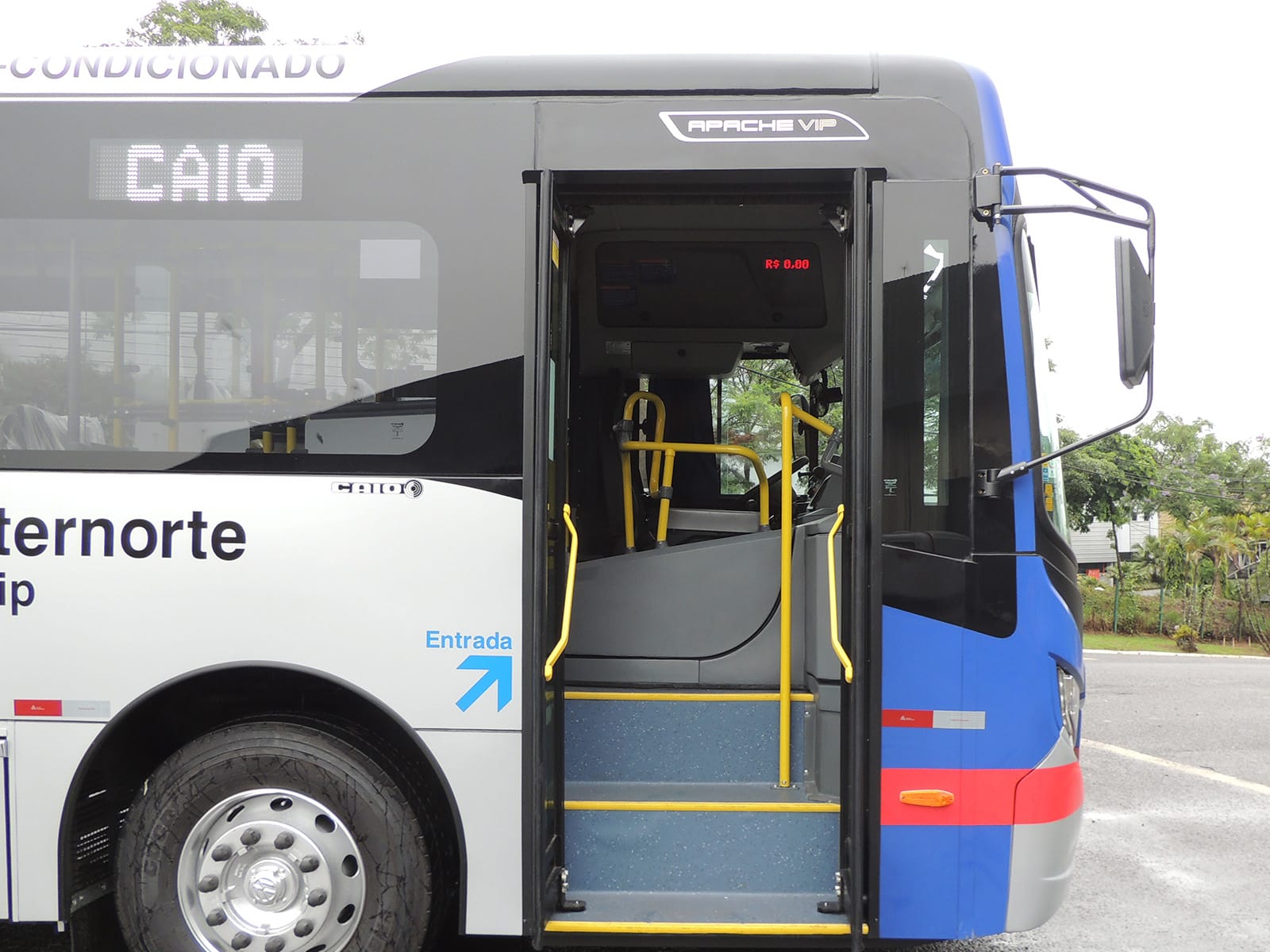 Caio entrega dez ônibus novos para renovação de frota em Guarulhos (SP)
