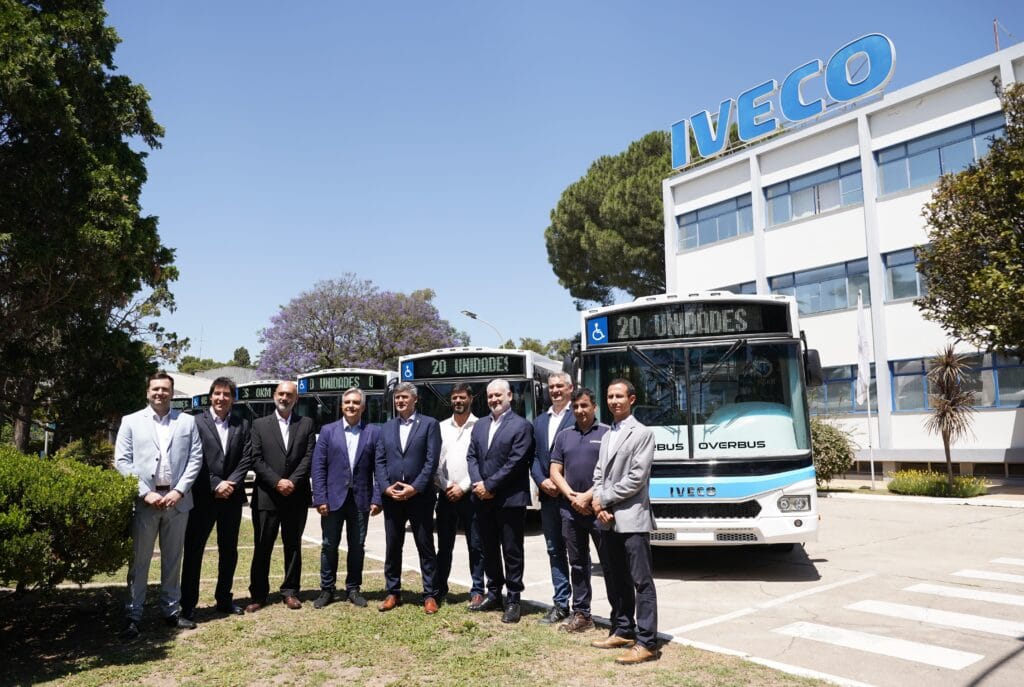 Iveco entrega nova frota de ônibus a gás na Argentina