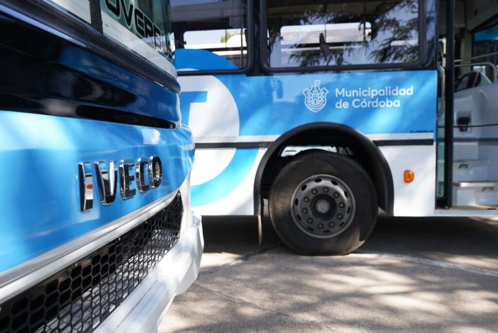 Iveco entrega nova frota de ônibus a gás na Argentina