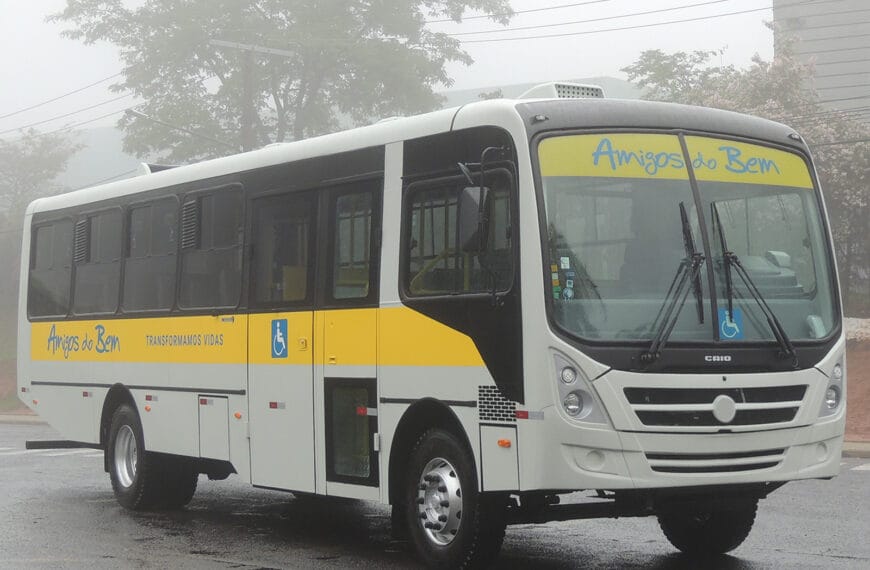 ONG adquire ônibus para transporte de alunos em Pernambuco
