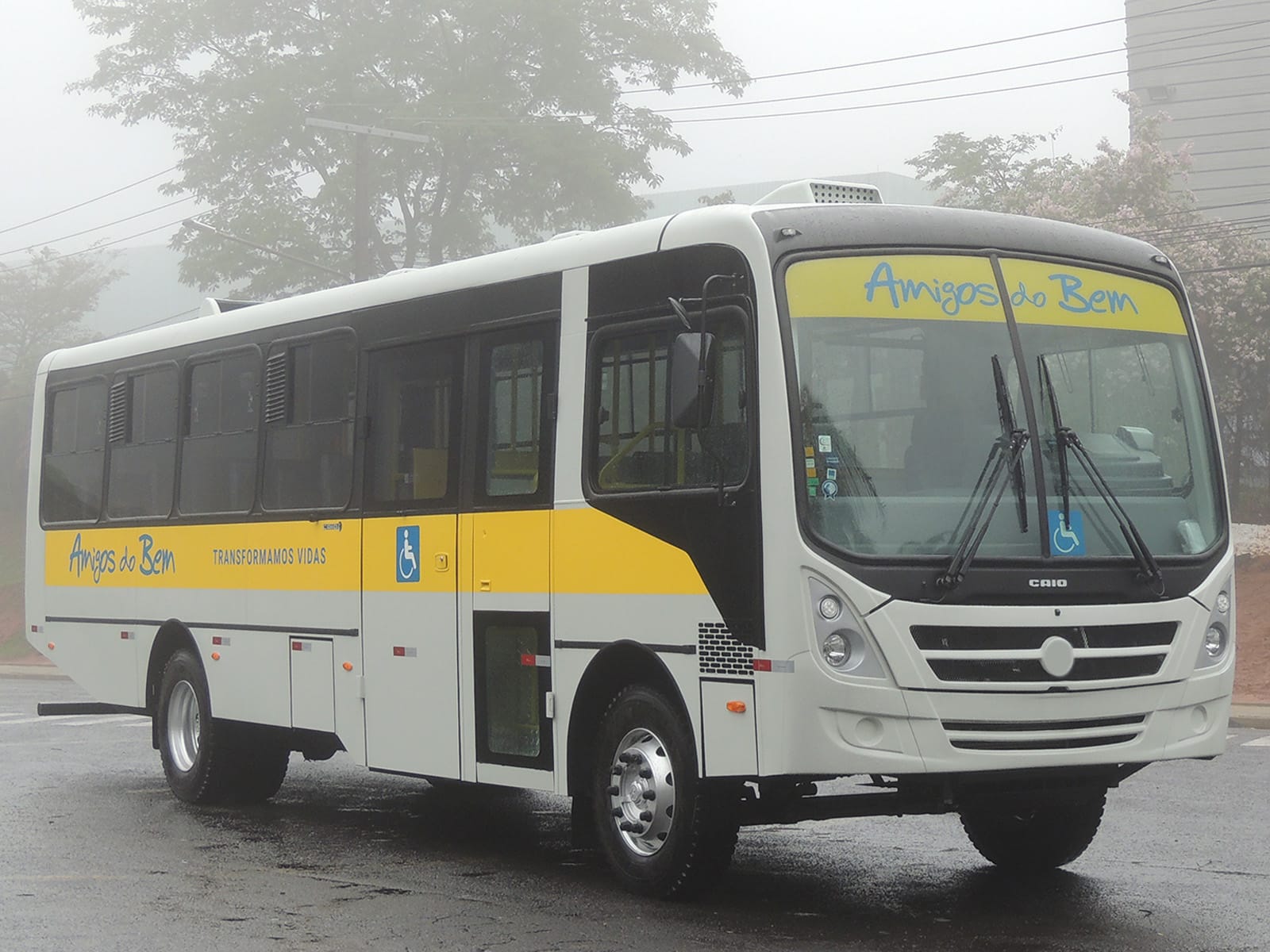 ONG adquire ônibus para transporte de alunos em Pernambuco