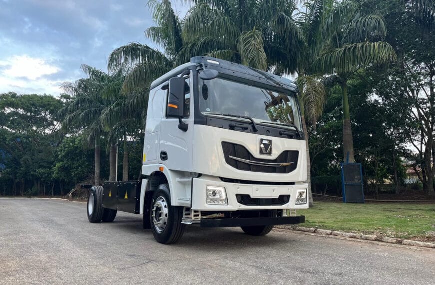 XCMG lança três caminhões elétricos no Brasil durante a Fenatran 2024
