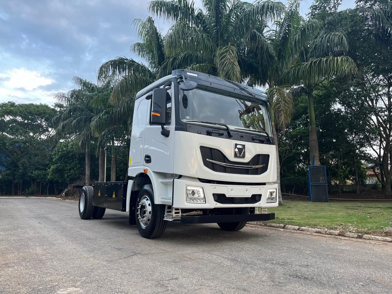 XCMG lança três caminhões elétricos no Brasil durante a Fenatran 2024