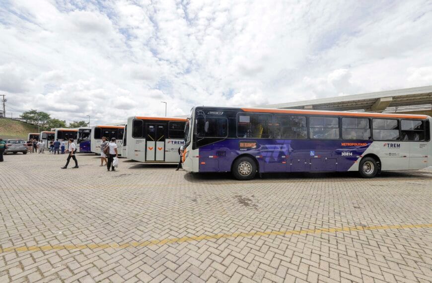 Governo de MG entrega 66 novos ônibus e anuncia renovação da frota metropolitana até 2025