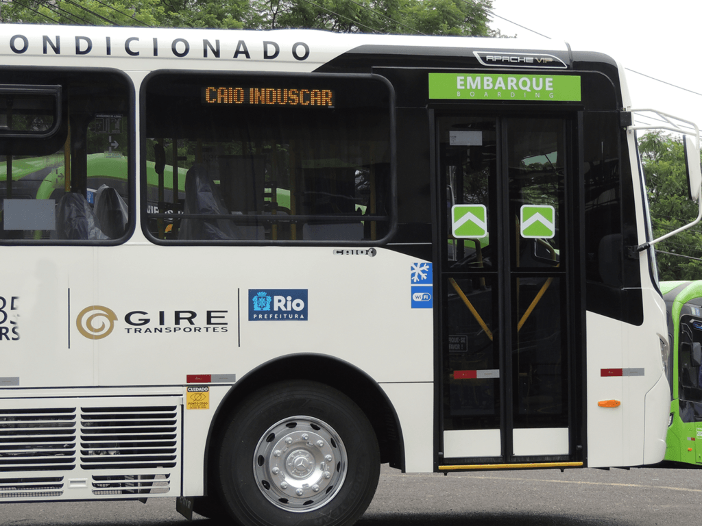 Gire Transportes amplia frota com novos ônibus Apache Vip da Caio