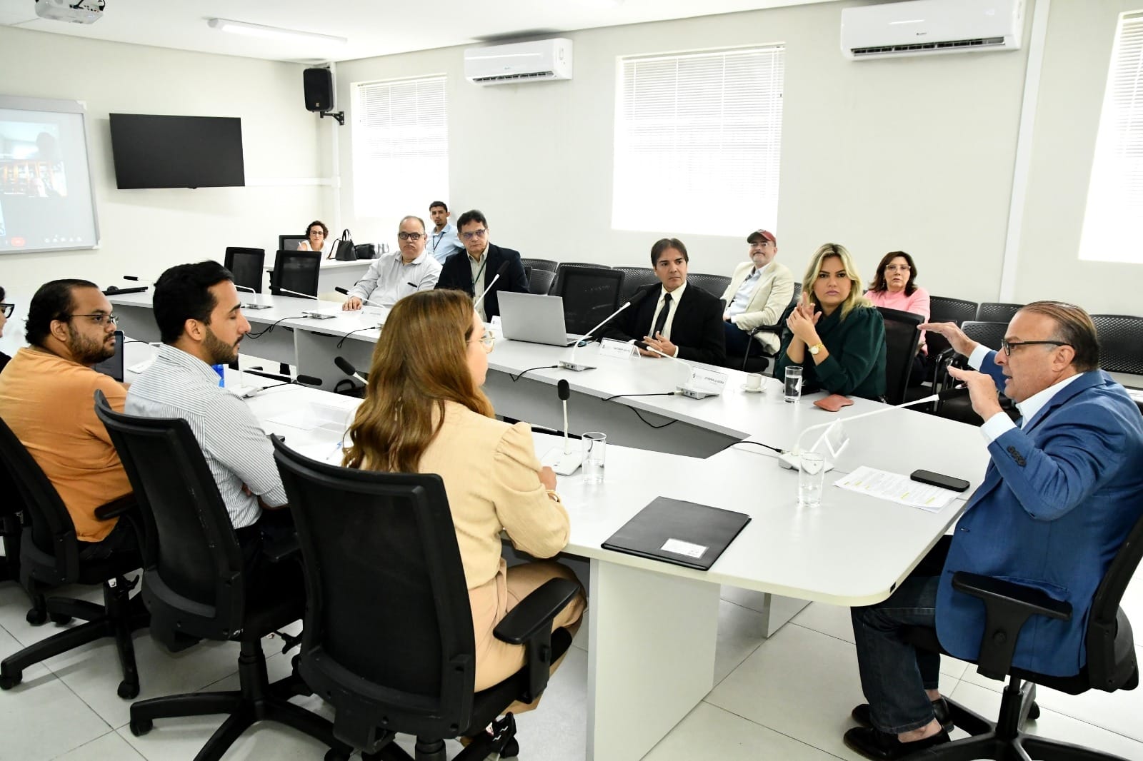 Prefeito de Natal acompanha análise do TCE sobre licitação do transporte público