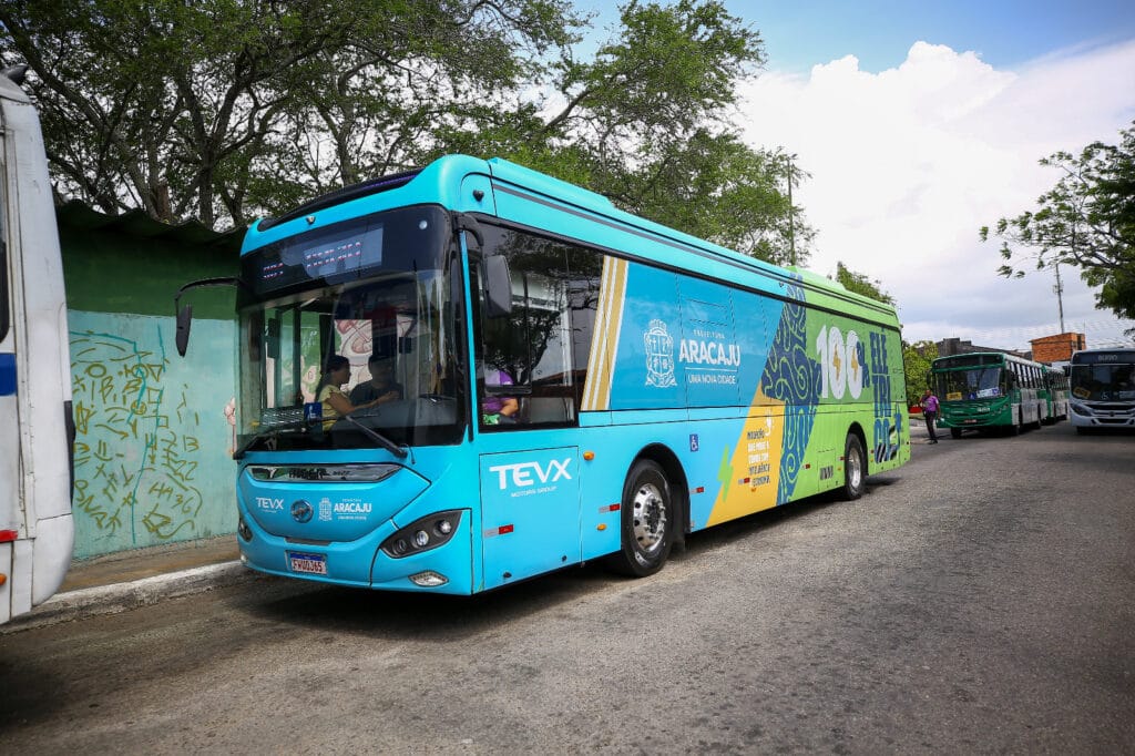 Ônibus elétrico segue em testes em Aracaju e circula por novas linhas a partir de hoje 2 Onibus circulando em ARACAJU