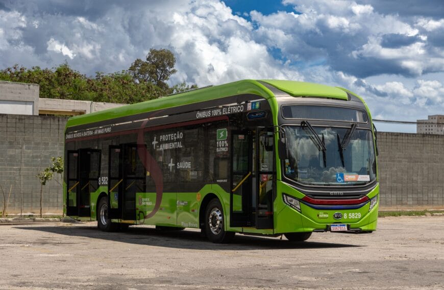Brasil registra alta de 141% nas vendas de ônibus elétricos no primeiro semestre de 2025