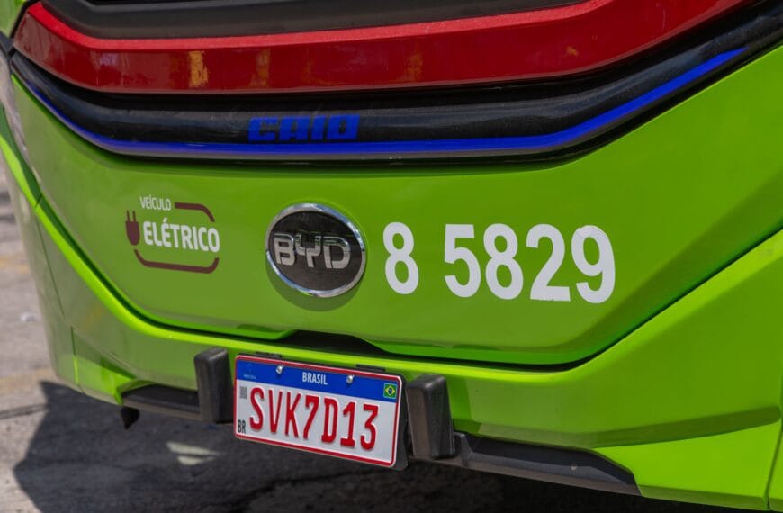 Setor de ônibus mantém alta nas vendas e produção no primeiro semestre de 2025, com destaque para modelos a gás e elétricos
