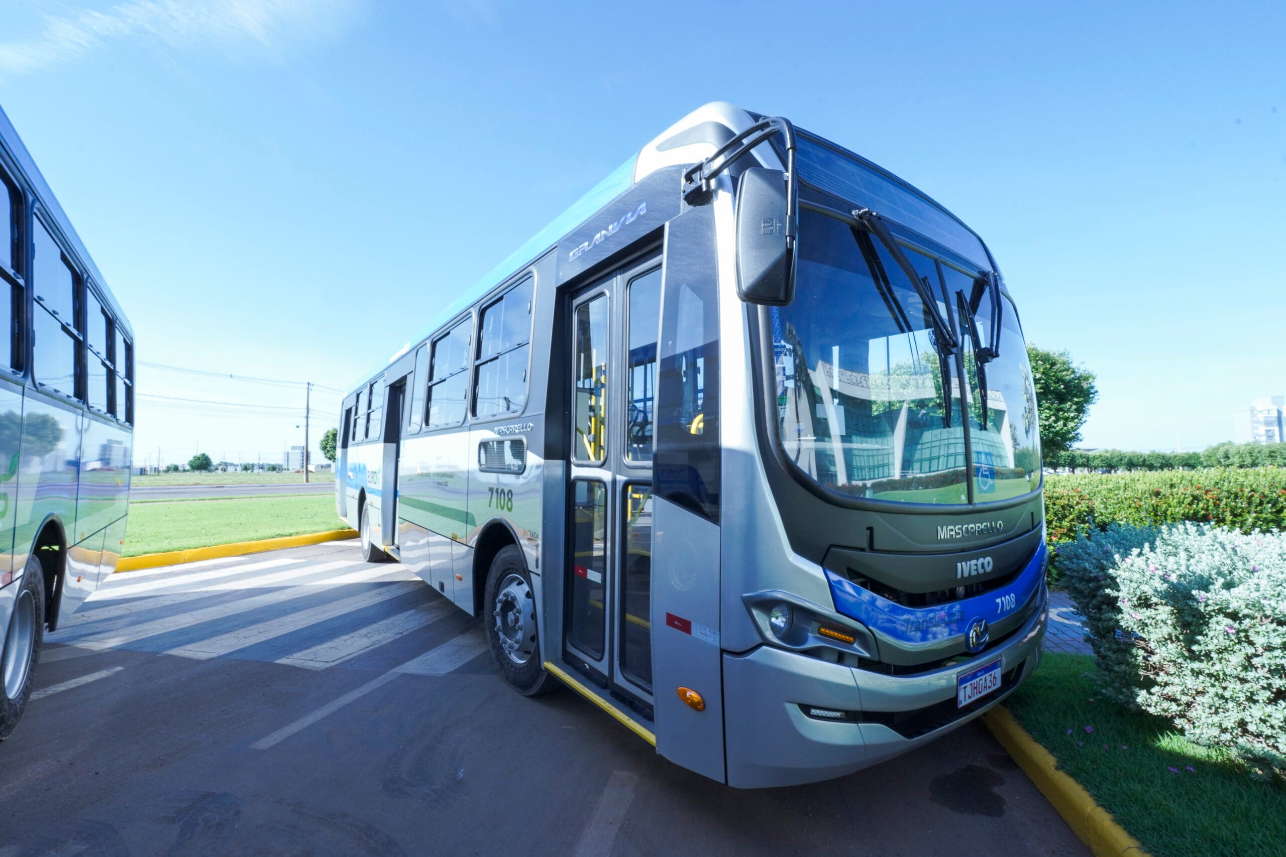 Iveco entrega ônibus novos para cidade mato-grossense