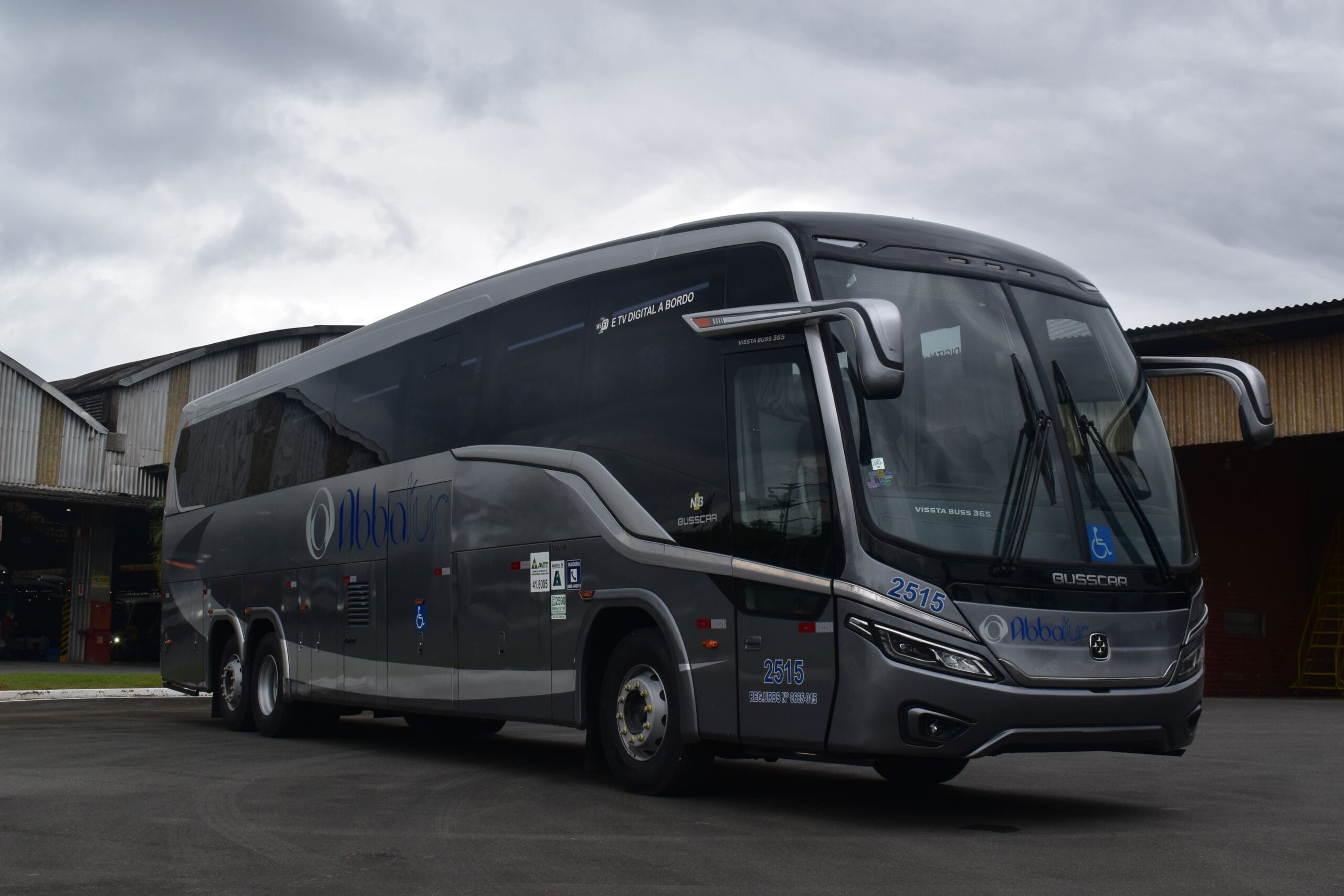 Abbatur amplia frota com novo ônibus entregue pela Busscar