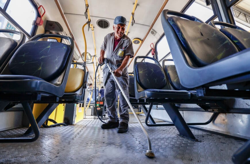 Jundiaí adota nova tecnologia para limpeza de ônibus municipais