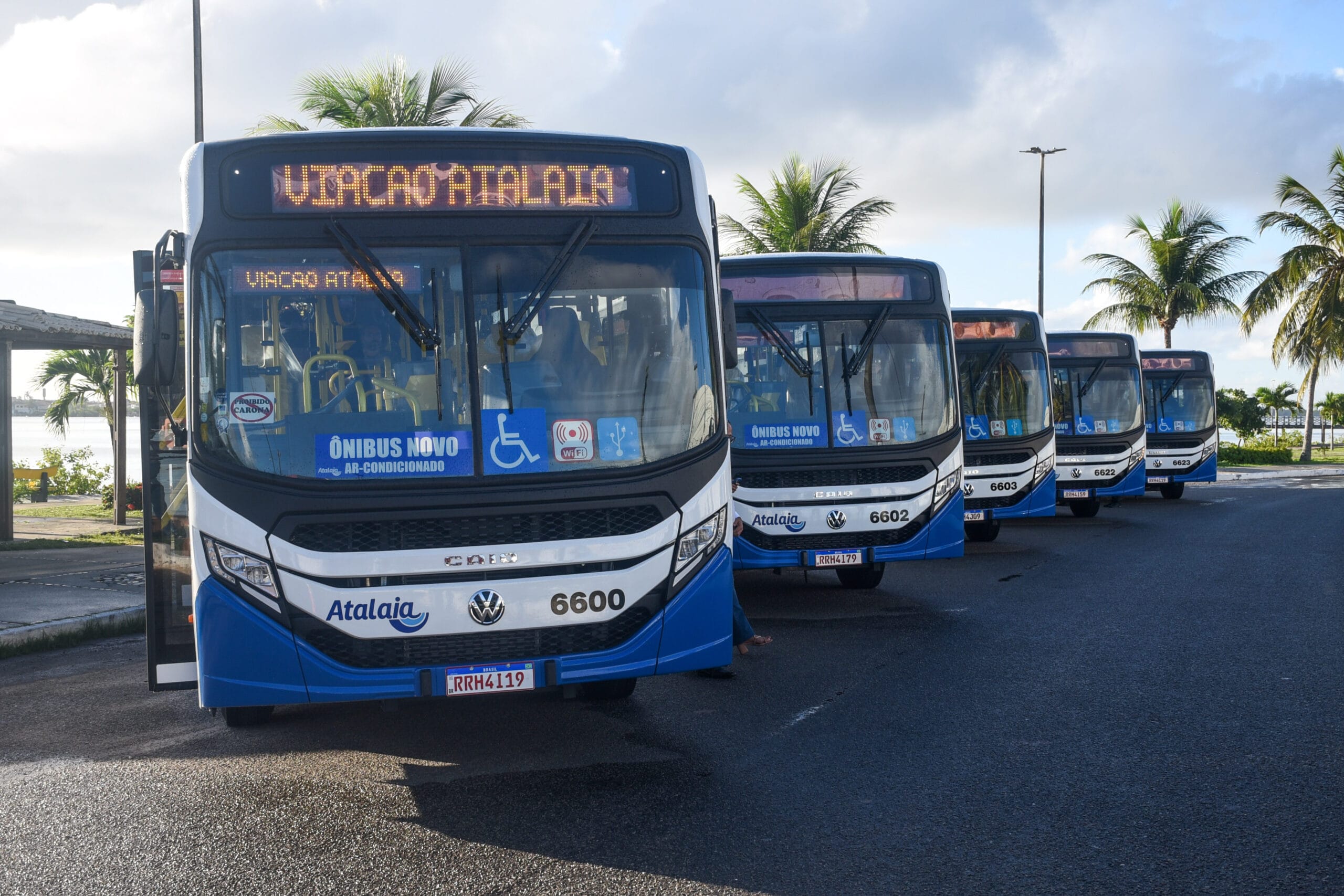 Aracaju recebe 10 novos ônibus equipados com tecnologia e conforto