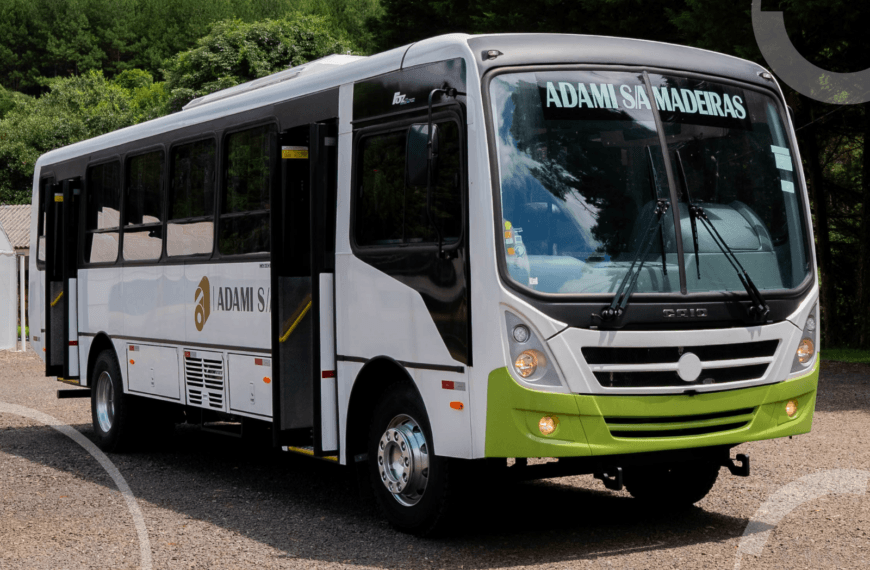Adami recebe ônibus Foz Super 2500 da Caio para transporte de colaboradores