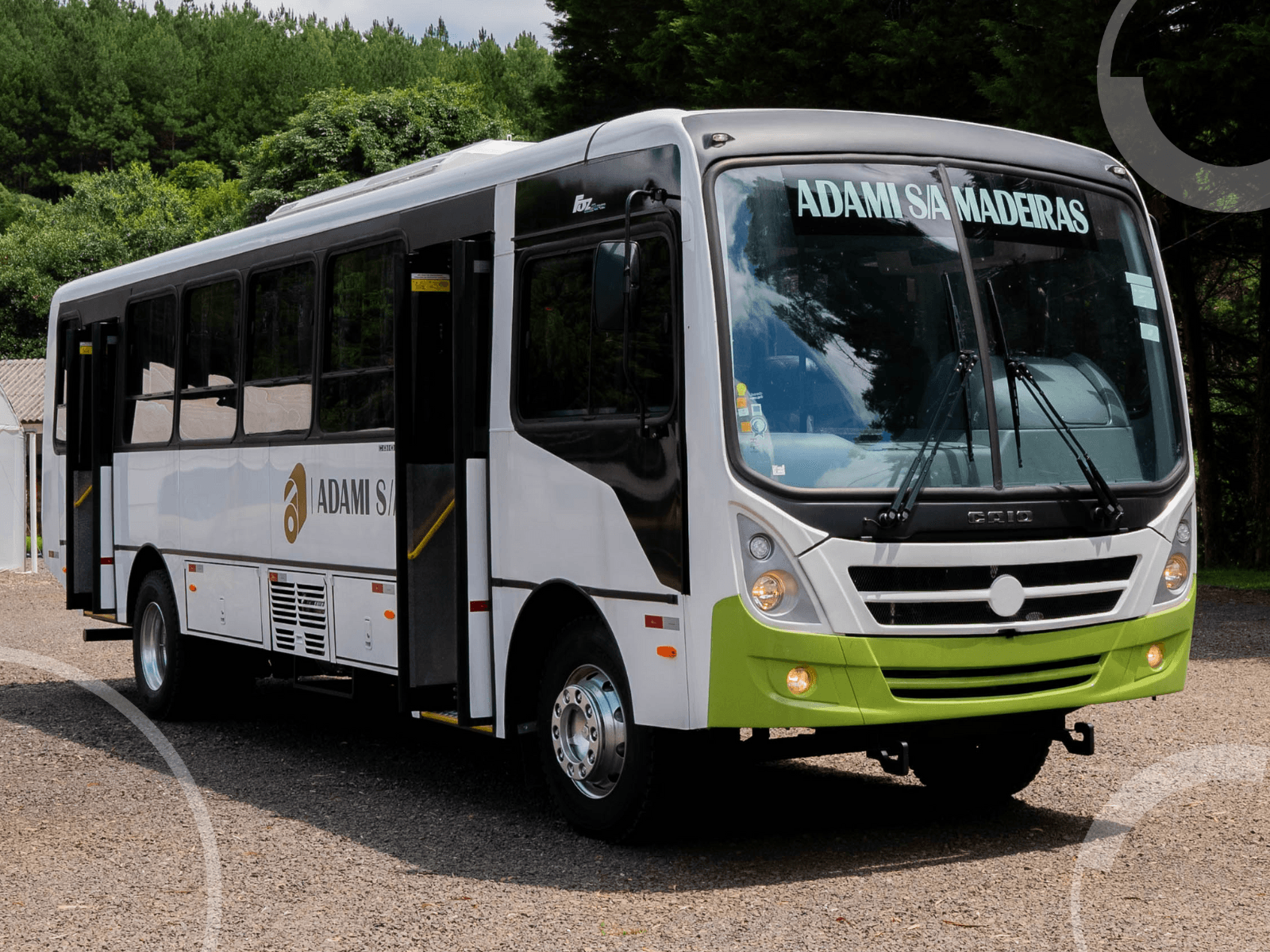 Adami recebe ônibus Foz Super 2500 da Caio para transporte de colaboradores