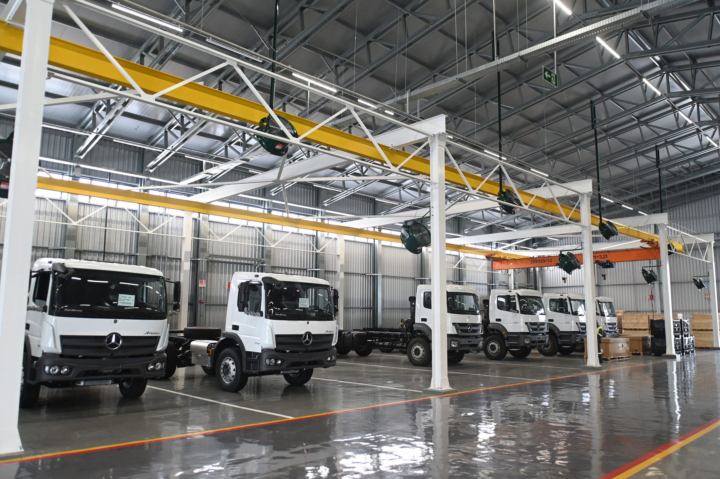 Mercedes-Benz amplia centro de customização para ônibus e caminhões