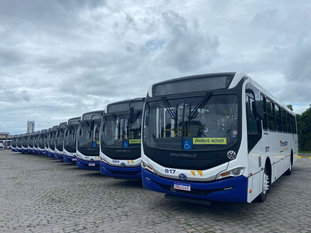 Vendas de ônibus crescem mais de 30% e puxam alta semestral na indústria automotiva 1 Trampolim da Vitória renova frota com 16 novos ônibus Euro 6
