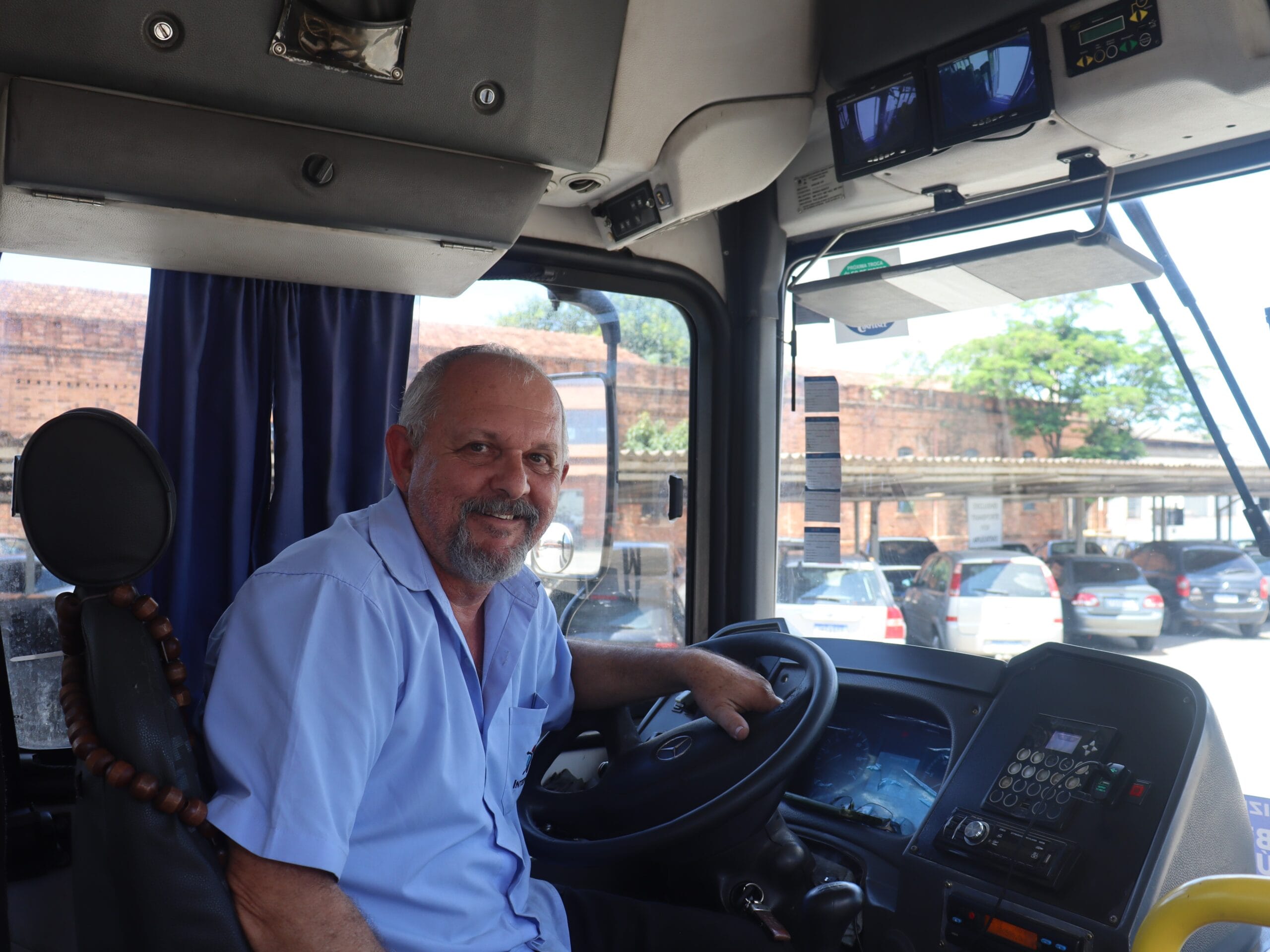 Motorista de Campinas ativa sistema de avisos sonoros em ônibus e melhora acessibilidade para deficientes visuais