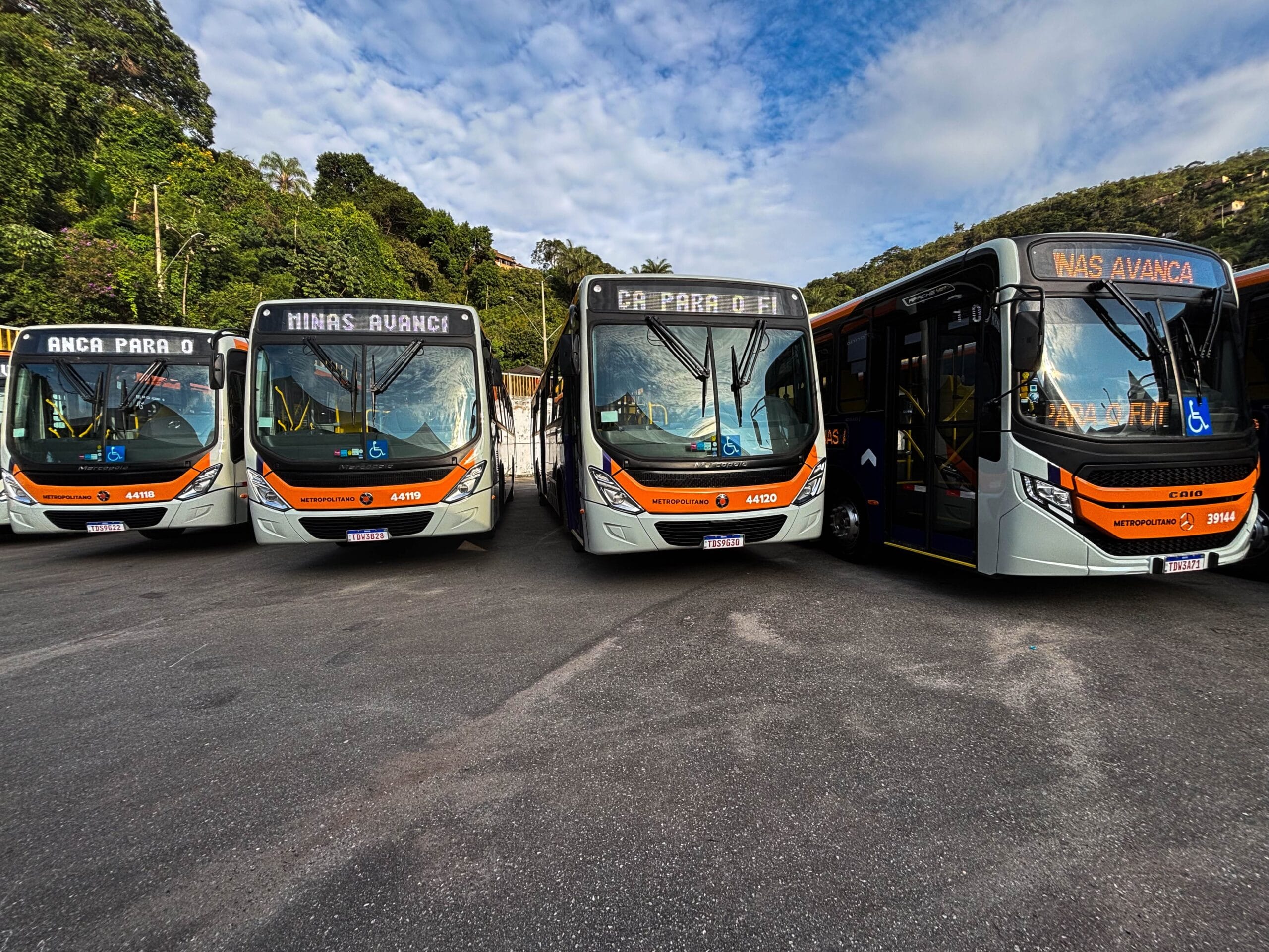 Governo de Minas entrega mais 24 ônibus para a Região Metropolitana de Belo Horizonte