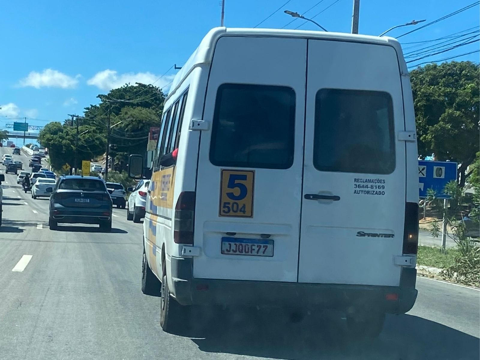 Interbairros de Parnamirim opera com vans ultrapassadas e inseguras