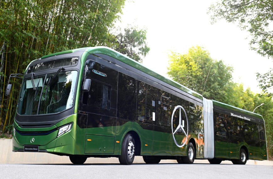 Mercedes-Benz amplia presença do ônibus elétrico eO500U e inicia testes com modelo articulado