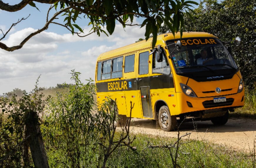 Volkswagen alcança marca histórica de entrega de ônibus para o programa Caminho da Escola