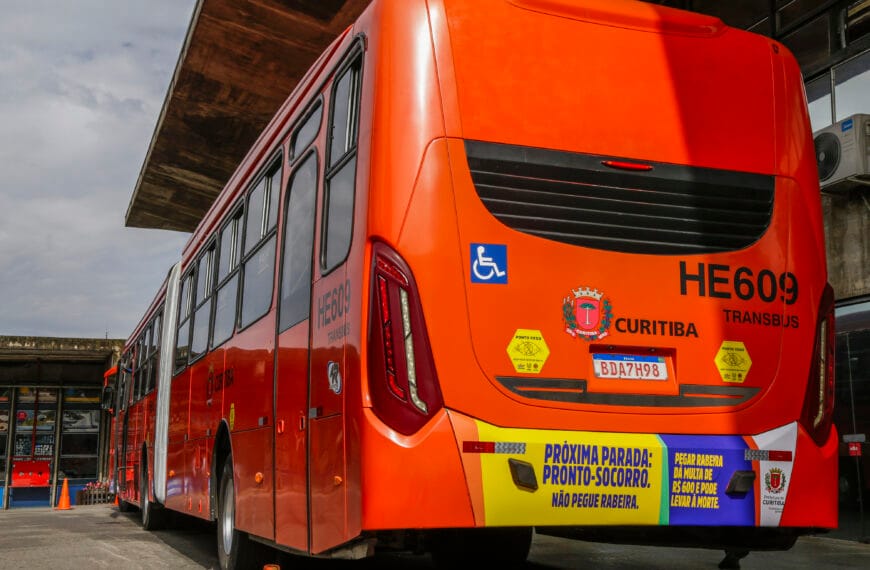 Curitiba cria patrulha e sanciona lei para punir prática de rabeira nos ônibus