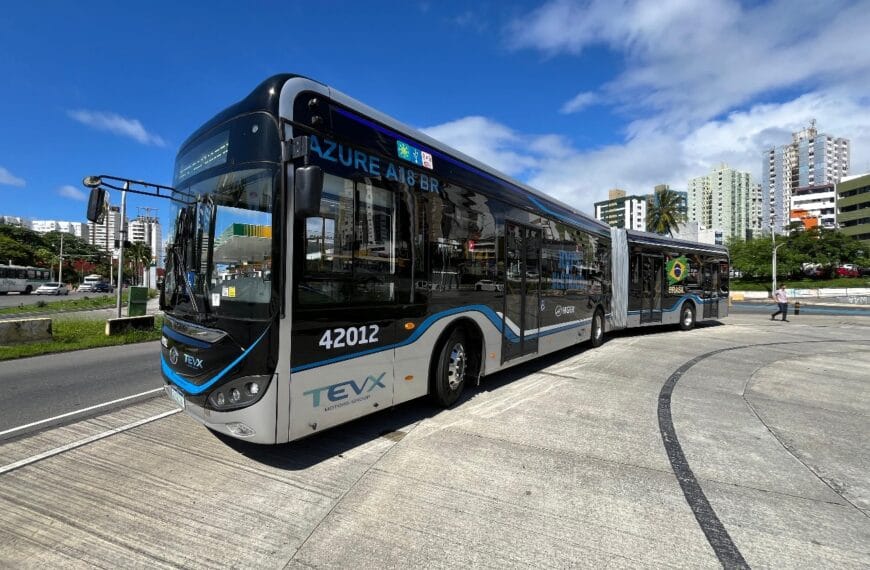 Salvador inicia testes com ônibus elétrico articulado e avança na transição para frota sustentável