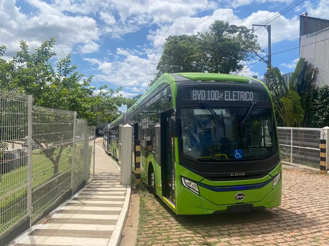 SP testa primeiro ônibus articulado 100% elétrico da BYD em operação com passageiros