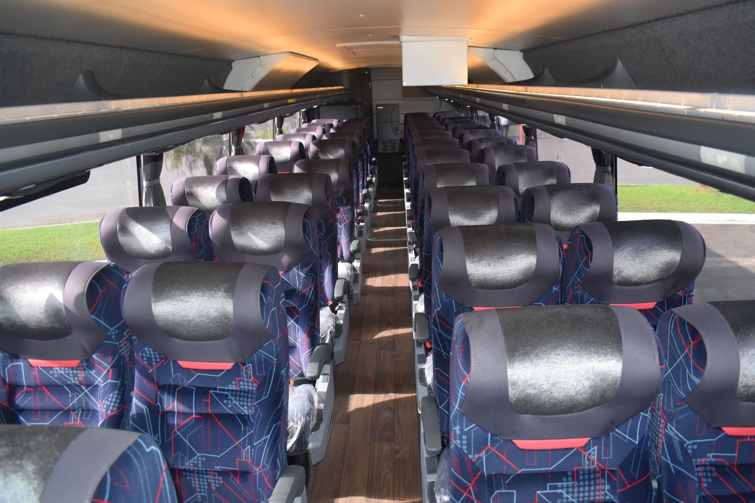 Grantour Turismo recebe seu 4º El Buss 340 na renovação de frota com a Busscar