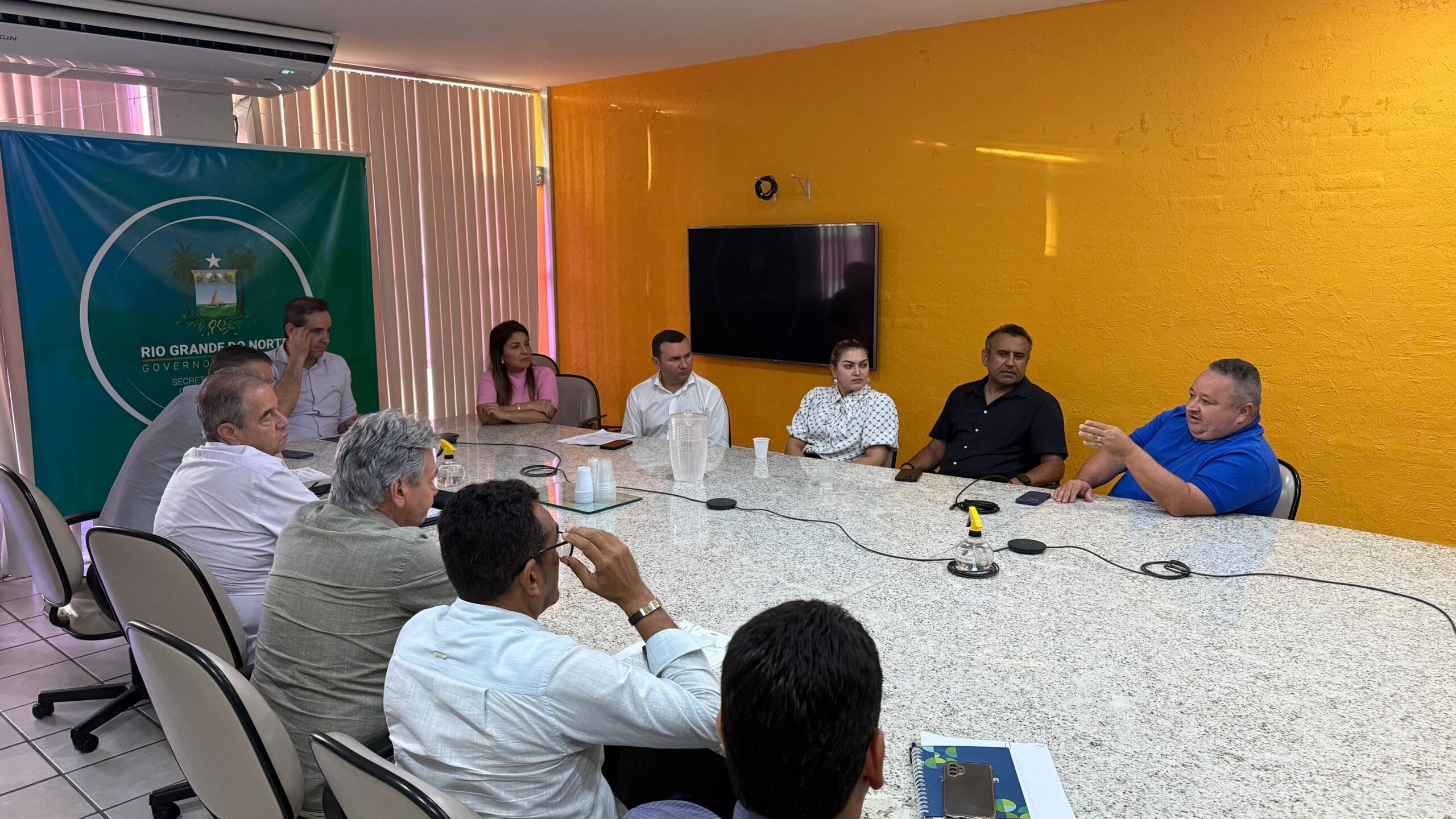 Governo do RN e prefeitos discutem isenção do diesel com contrapartida de ampliação no transporte da Grande Natal