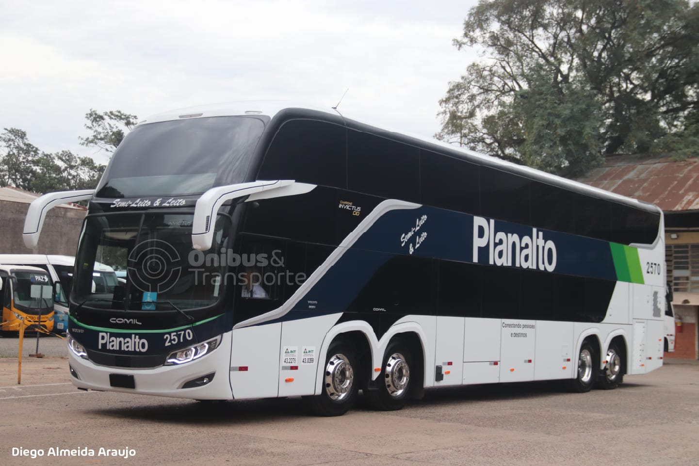 Planalto Transportes renova frota com oito ônibus Comil montados sobre chassis Volvo