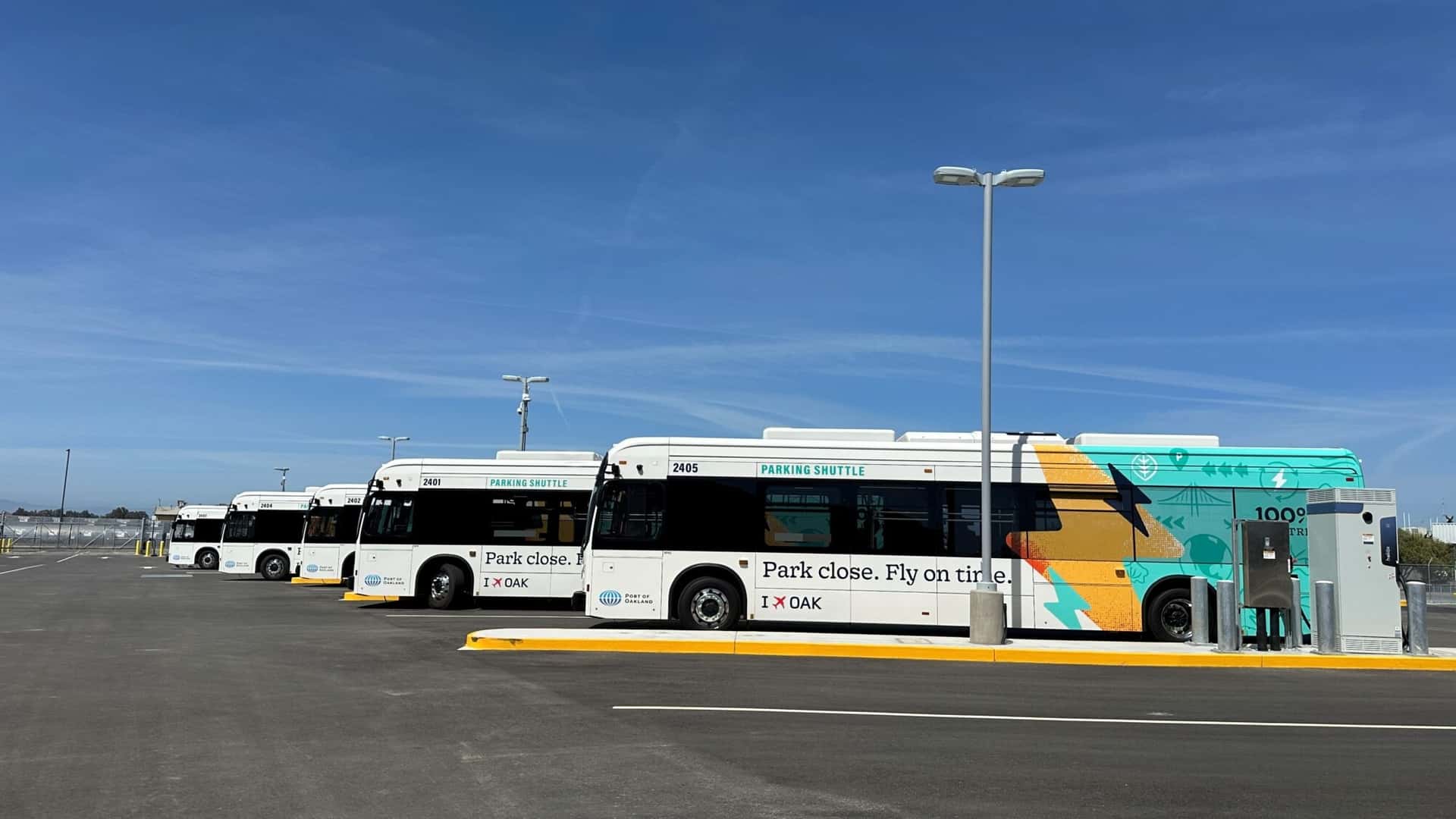 Aeroporto de Oakland recebe cinco ônibus elétricos BYD K9MD e avança na meta de eletrificação