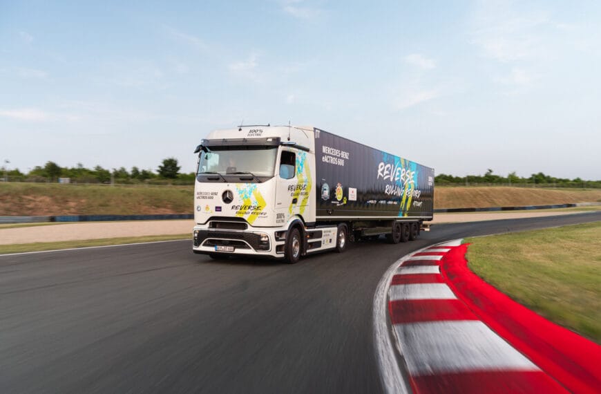 Mercedes-Benz quebra recorde mundial com caminhão elétrico eActros 600 em marcha à ré