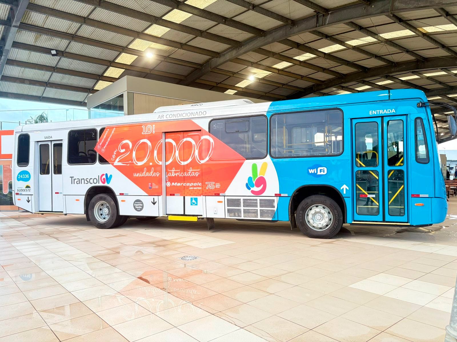 Marcopolo celebra 20 mil ônibus produzidos em fábrica do Espírito Santo