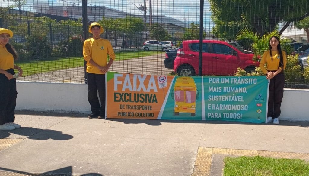 STTU realiza ação educativa para reforçar respeito à faixa exclusiva de ônibus em Natal 4 STTU realiza ação educativa para reforçar respeito à faixa exclusiva de ônibus em Natal