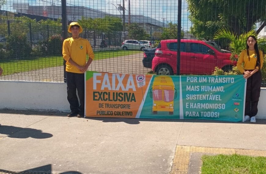 STTU realiza ação educativa para reforçar respeito à faixa exclusiva de ônibus em Natal