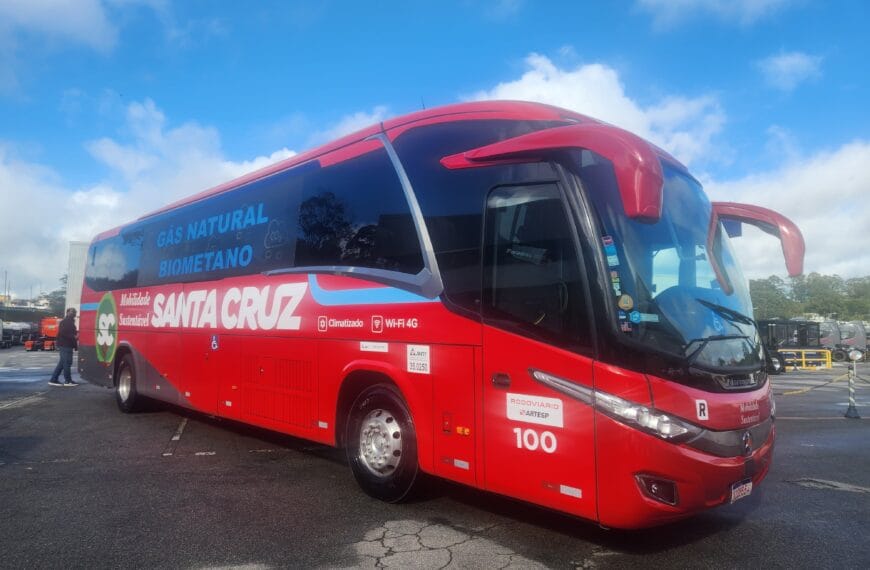 Viação Santa Cruz estreia primeira linha rodoviária regular com ônibus a gás no Brasil