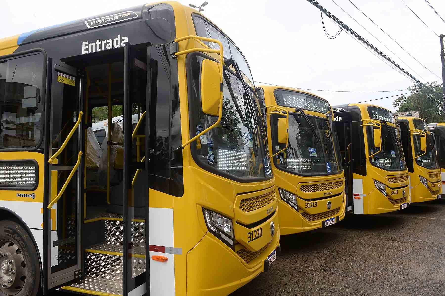 Salvador recebe mais cinco novos ônibus e frota com ar-condicionado já soma 105 veículos em 2025