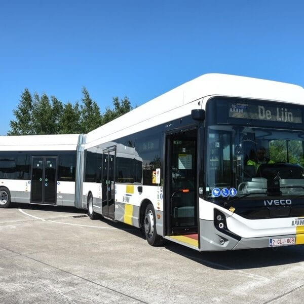 Ônibus elétricos atingem 25% do mercado europeu e lideram transição no transporte coletivo