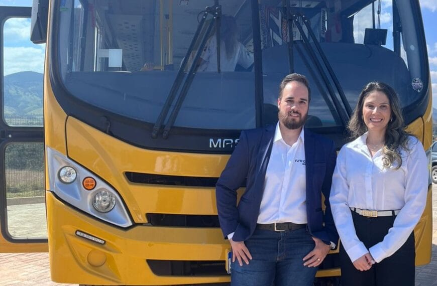 Iveco participa de entrega de 32 ônibus escolares em Brumadinho (MG)