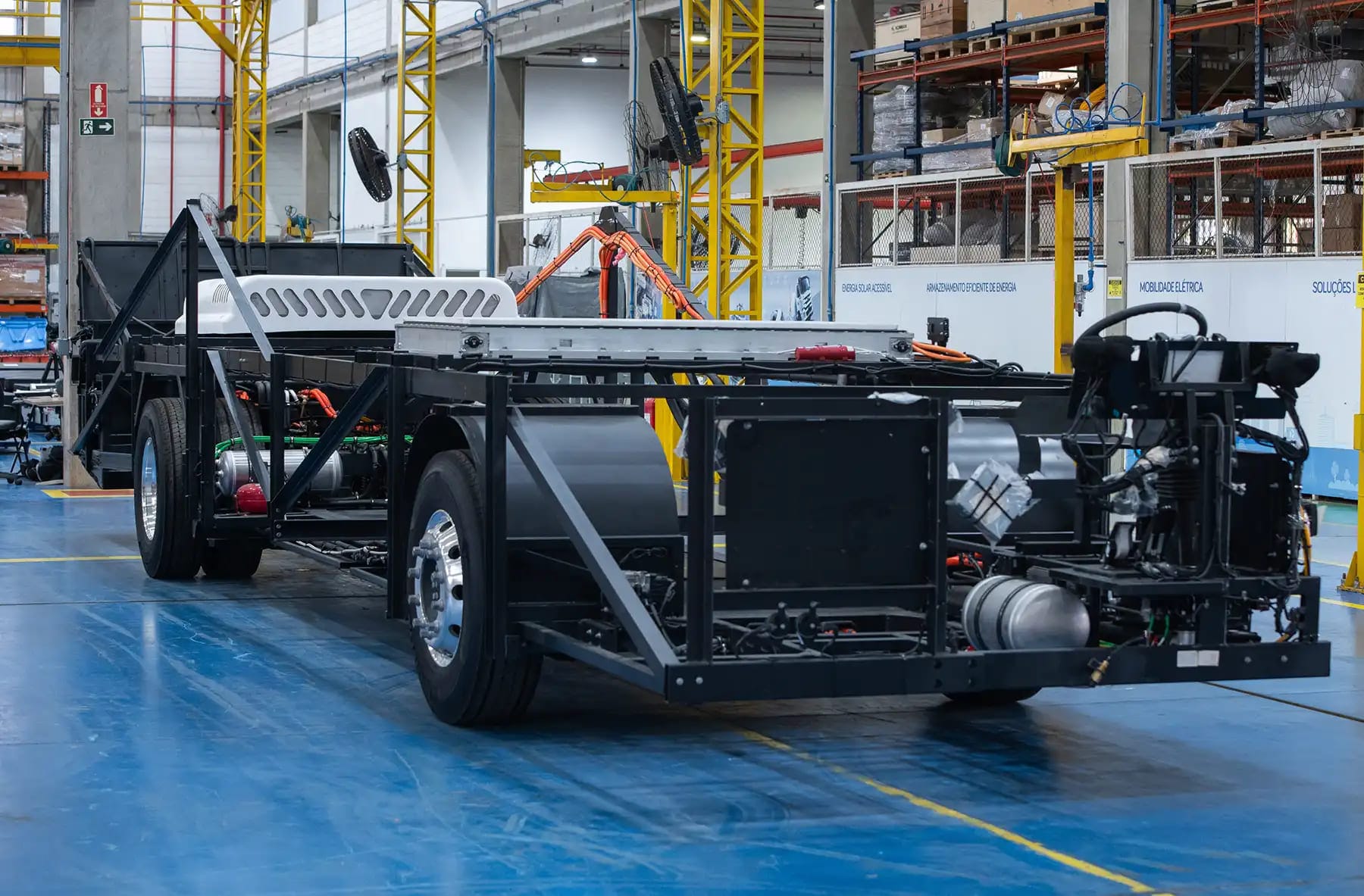 BYD implementa bateria Blade em ônibus elétricos para modernizar transporte coletivo