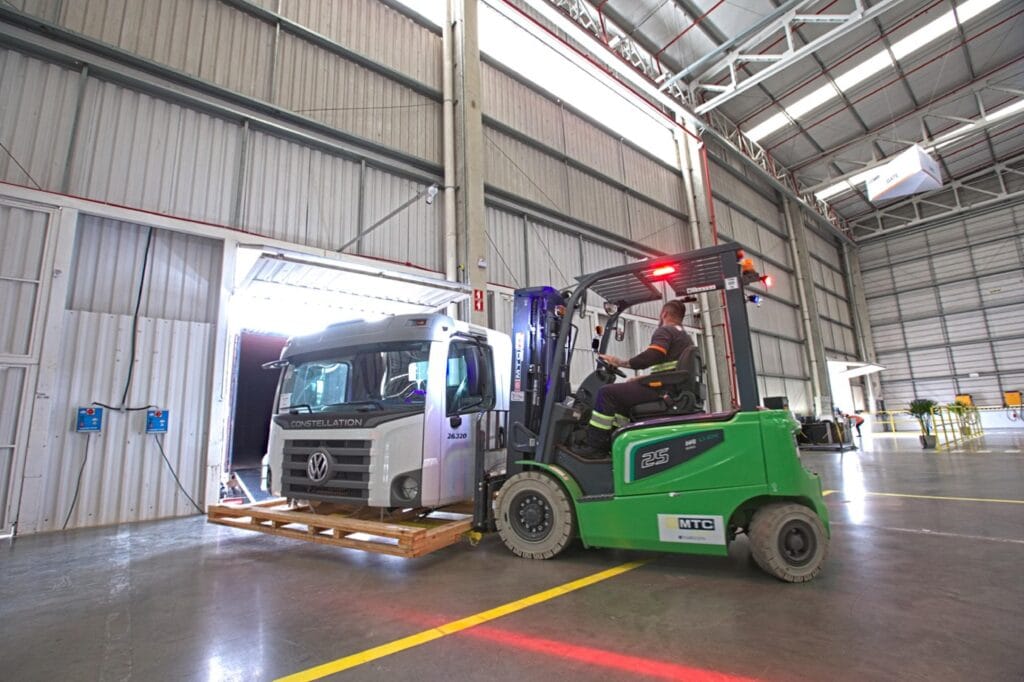 Volkswagen inaugura Centro de Exportações de ônibus e caminhões em Resende (RJ)