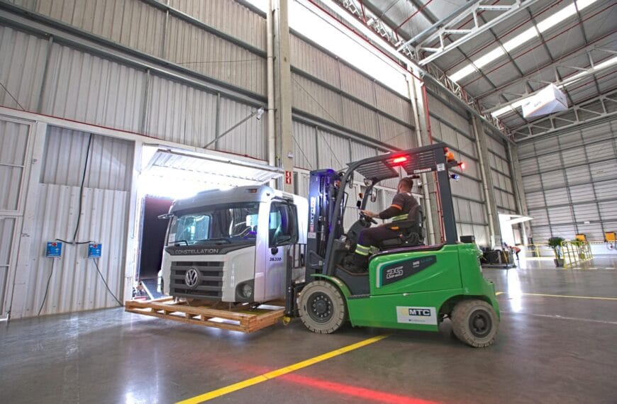 Volkswagen inaugura Centro de Exportações de ônibus e caminhões em Resende (RJ)