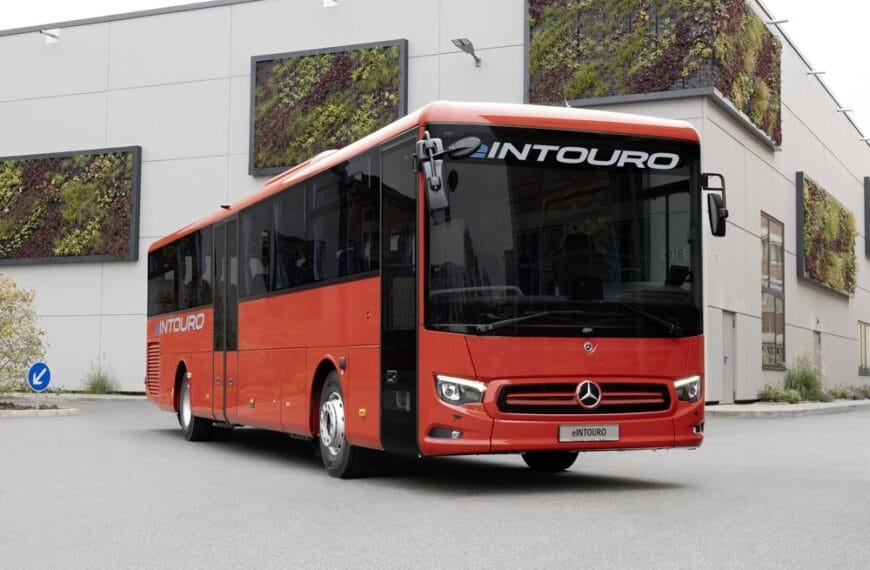 Mercedes-Benz apresenta ônibus elétrico intermunicipal e novas tecnologias na Busworld Europa 2025