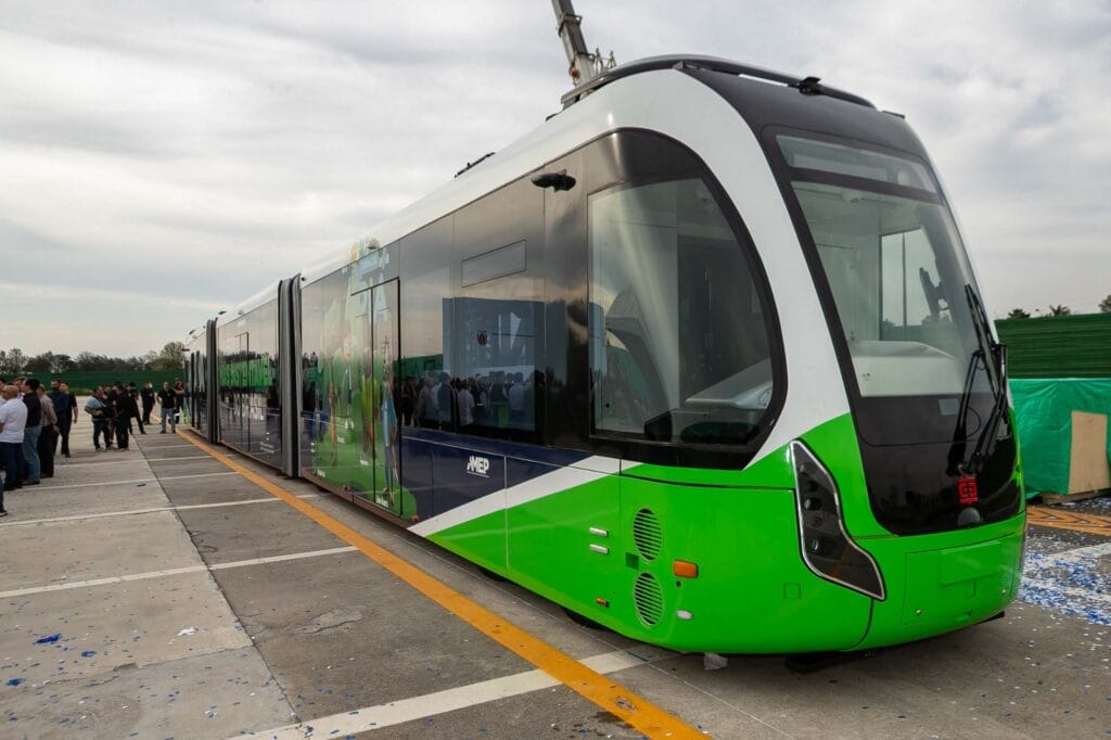 Bonde Urbano Digital, tecnologia pioneira na América do Sul, será testado no Paraná