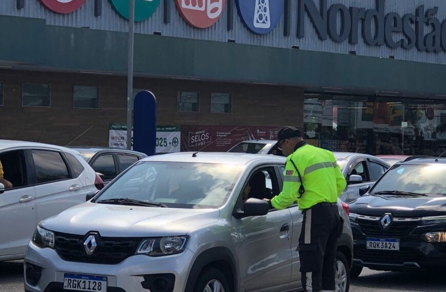 STTU realiza ações educativas sobre faixa exclusiva e segurança no trânsito em Natal