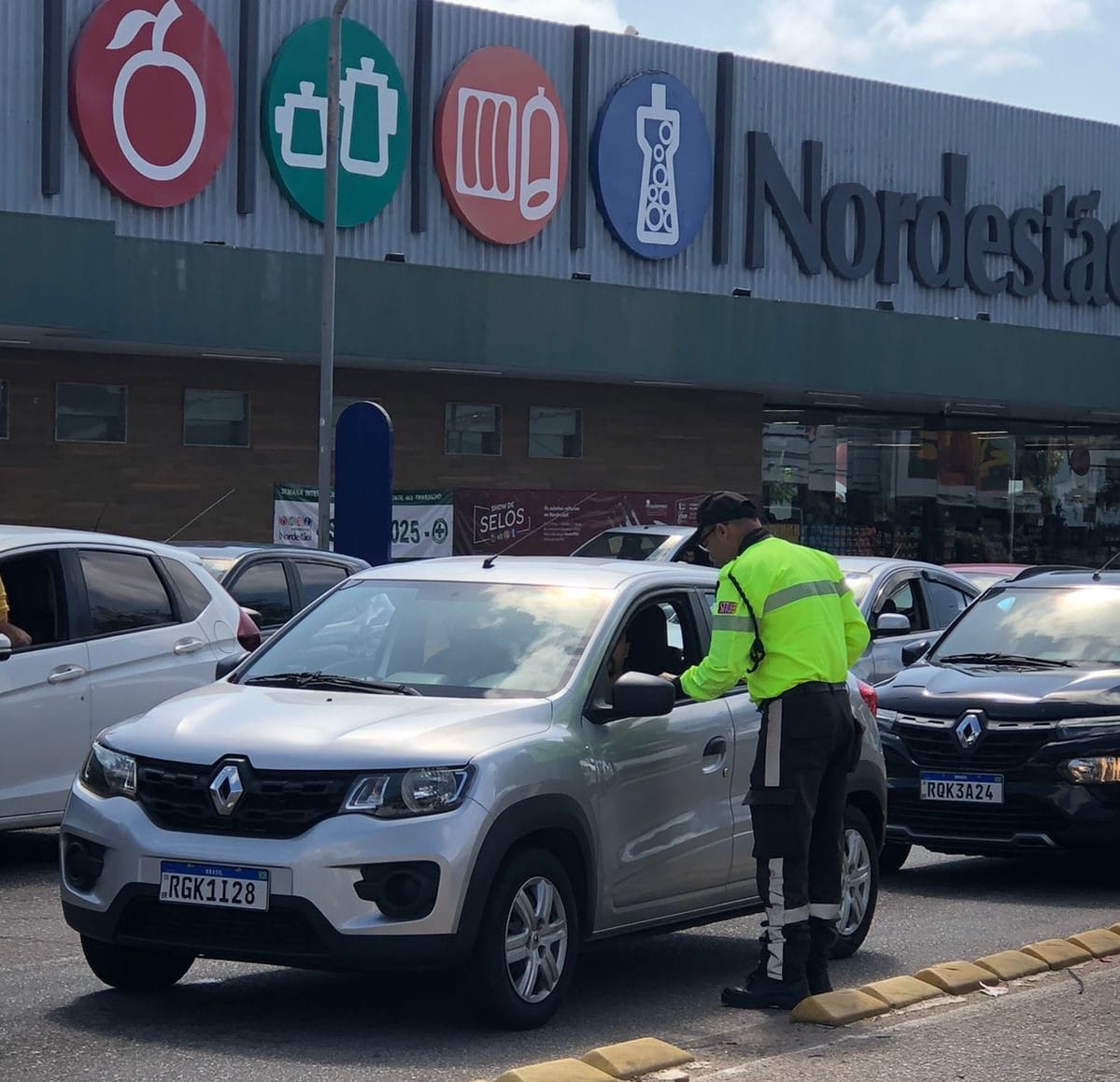 STTU realiza ações educativas sobre faixa exclusiva e segurança no trânsito em Natal